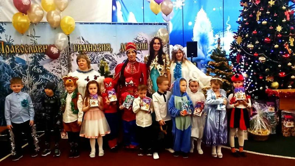 Под звон рождественских колокольчиков начался удивительный праздник для детей в детском саду «Благовест».